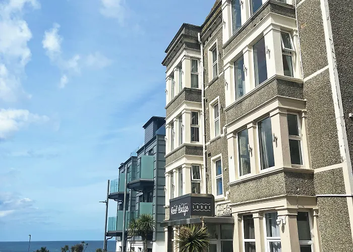 Reef LodgeAirport Hotel